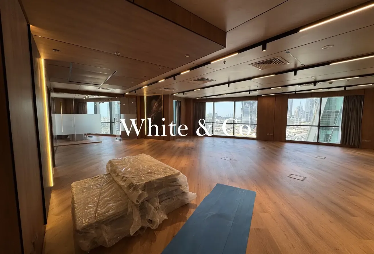 Available | Luxury Fit-Out | Corner Unit