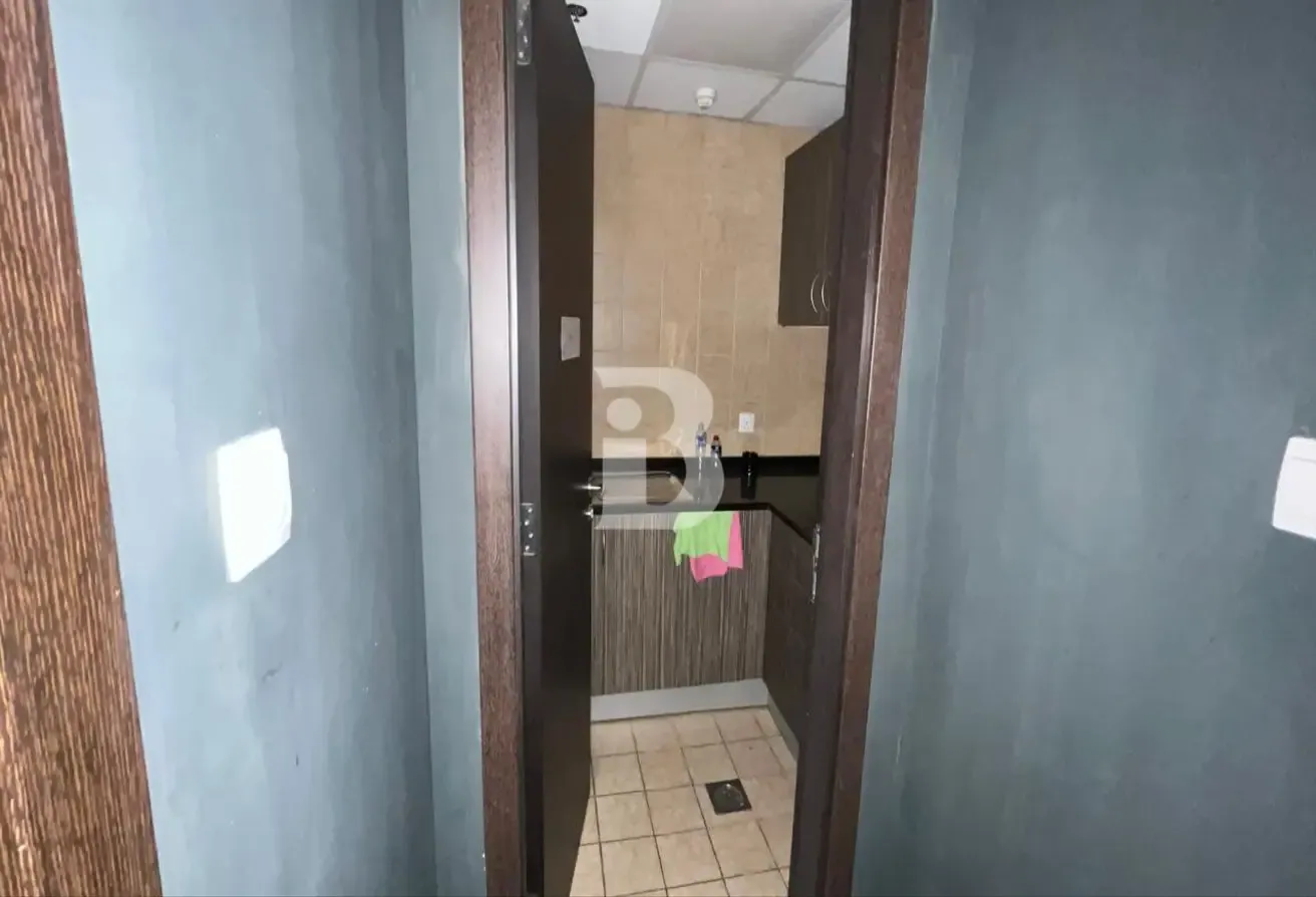 Fully Furnished Office | Near Metro | Regal Tower – Business Bay