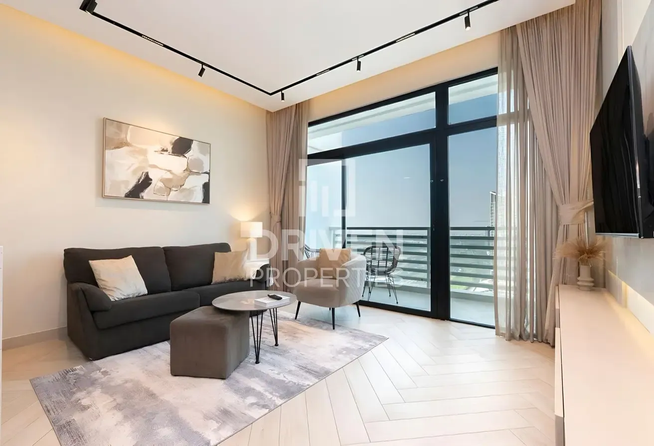 Canal View | Vacant | Upgraded | Furnished