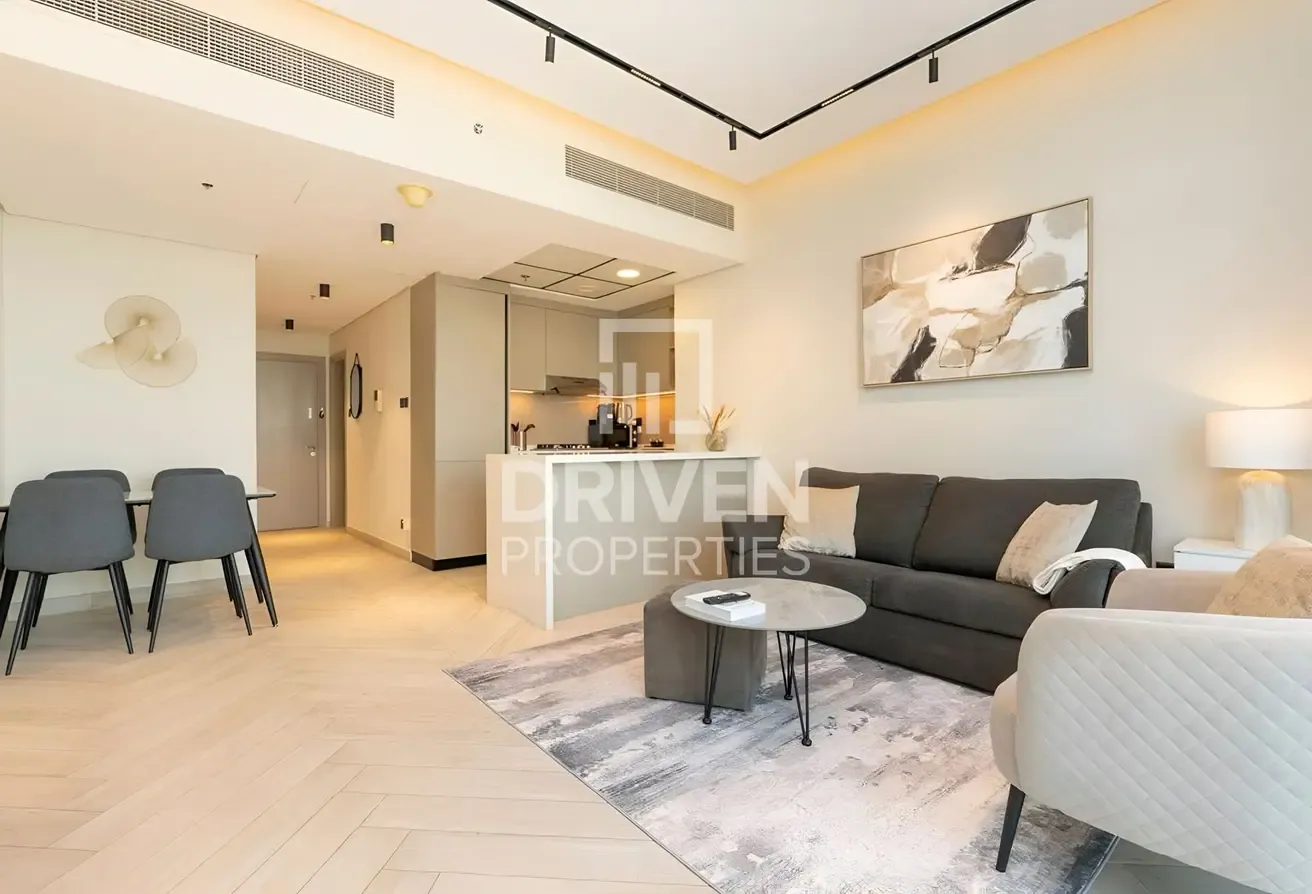 Canal View | Vacant | Upgraded | Furnished