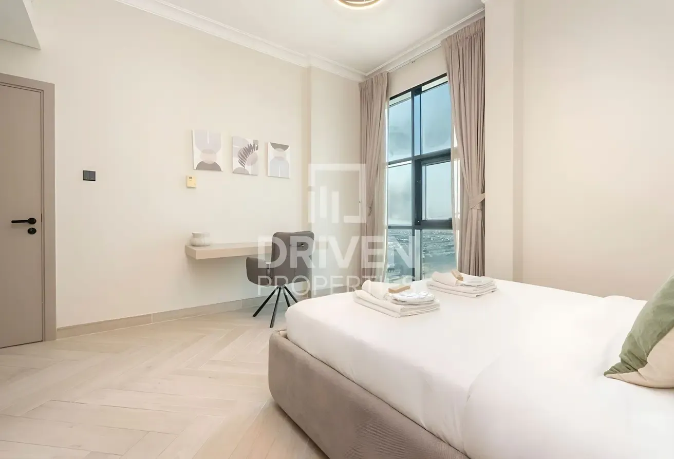 Canal View | Vacant | Upgraded | Furnished