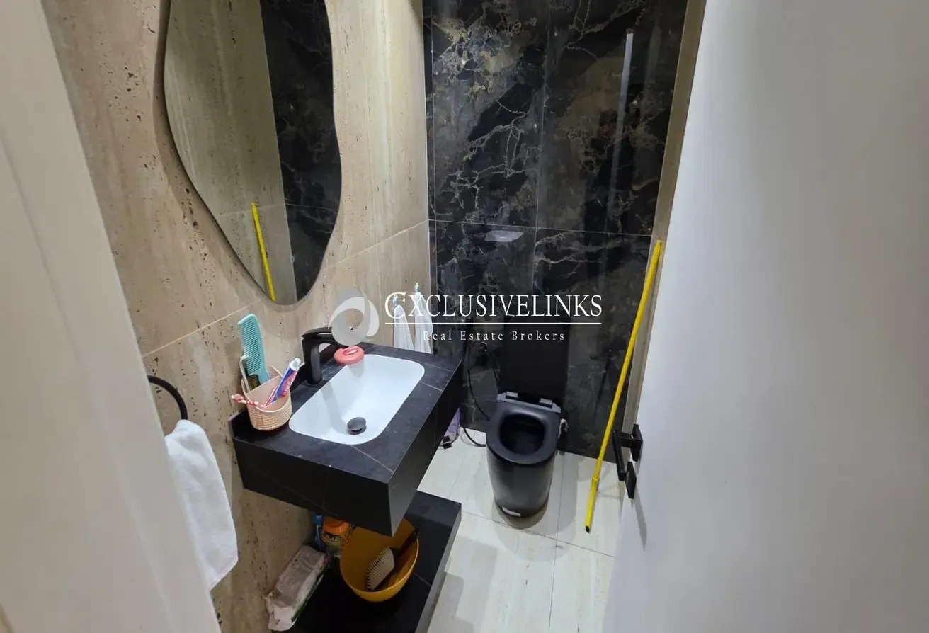 Furnished | Upgraded 2 Beds | Prime Location