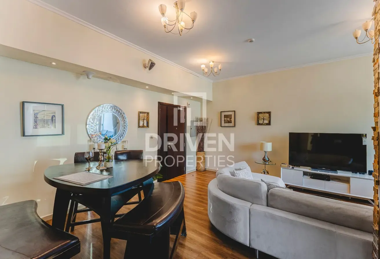 Mid Floor | Furnished and Upgraded | Close Kitchen