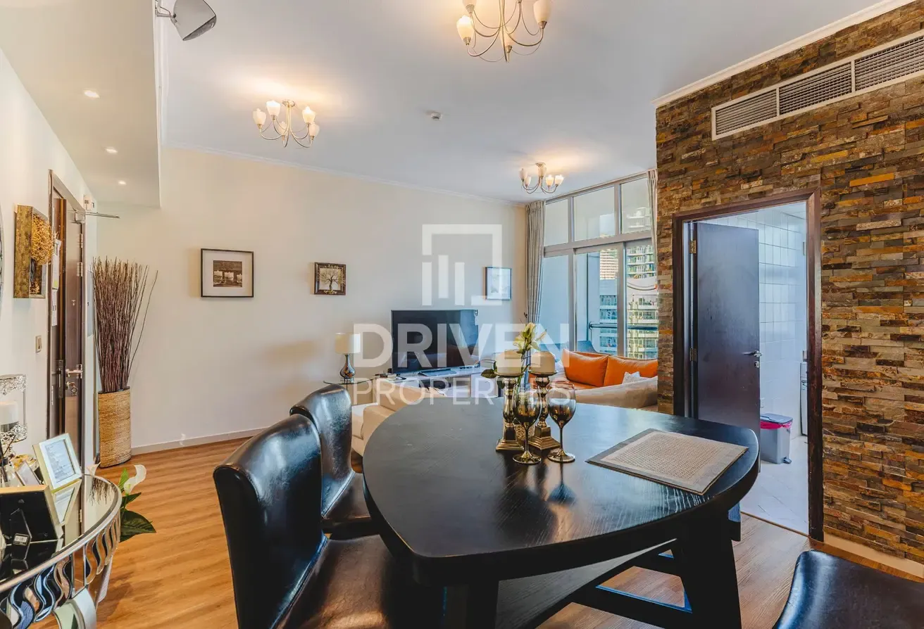 Mid Floor | Furnished and Upgraded | Close Kitchen
