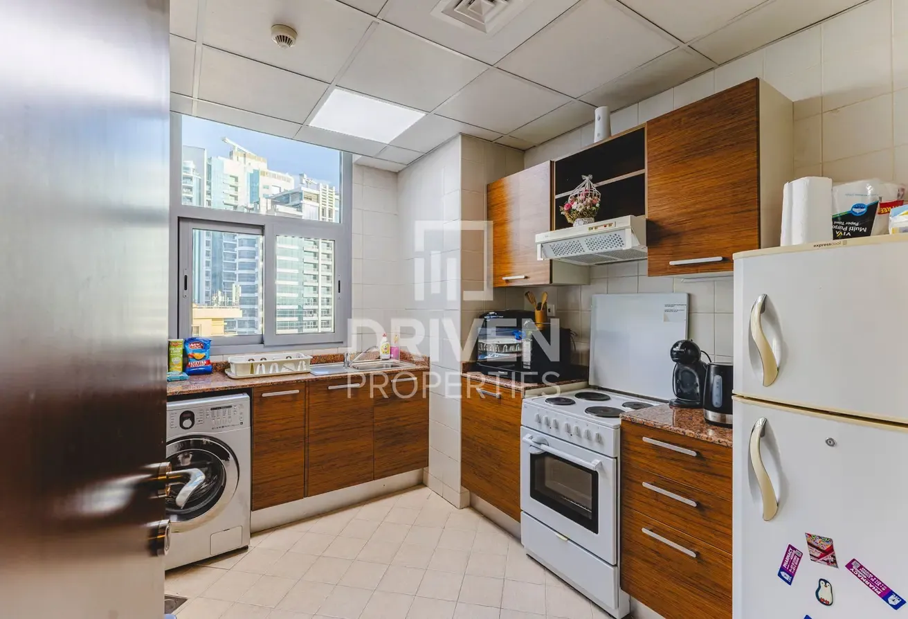 Mid Floor | Furnished and Upgraded | Close Kitchen