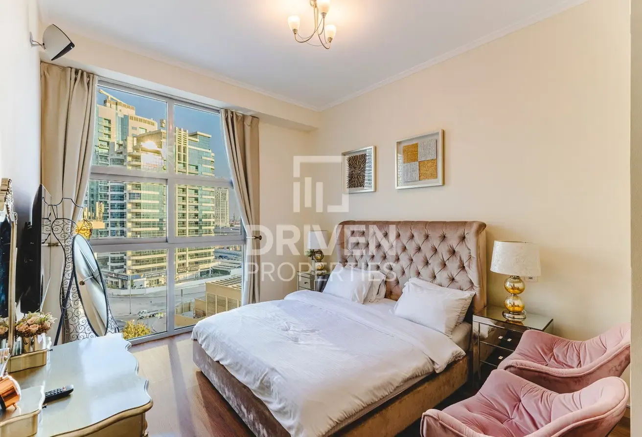 Mid Floor | Furnished and Upgraded | Close Kitchen