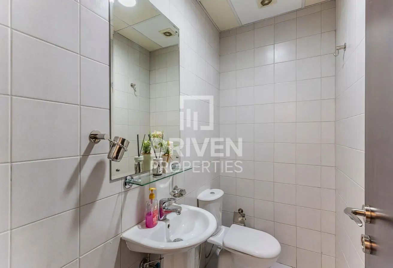 Mid Floor | Furnished and Upgraded | Close Kitchen