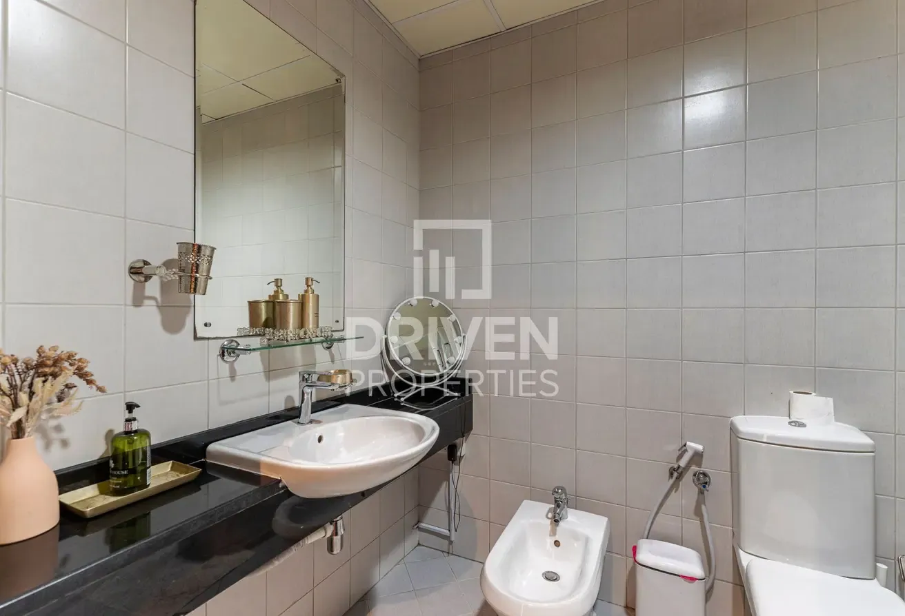 Mid Floor | Furnished and Upgraded | Close Kitchen