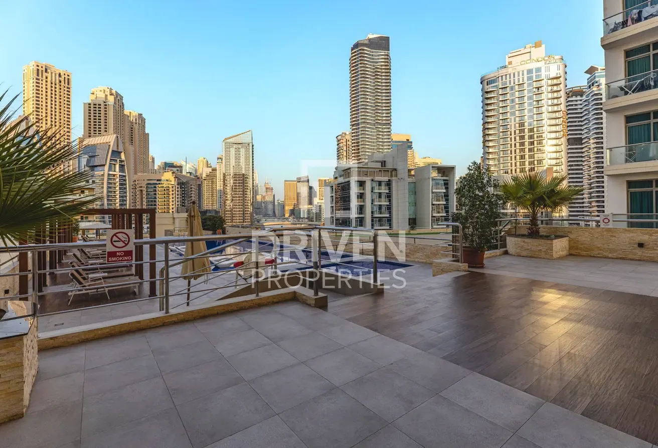 Mid Floor | Furnished and Upgraded | Close Kitchen