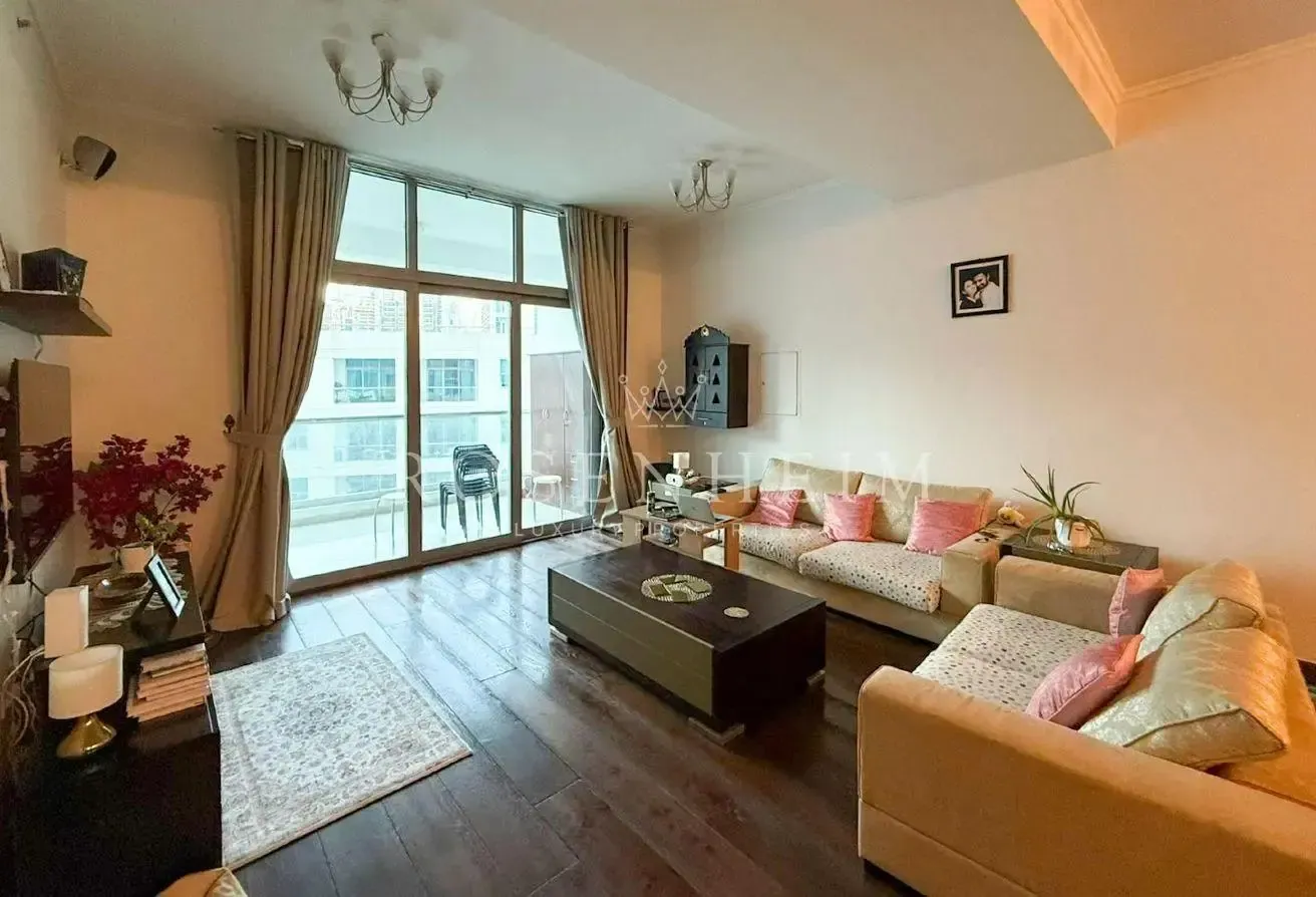 Upgraded Unit | Tenanted | Central Access | Modern