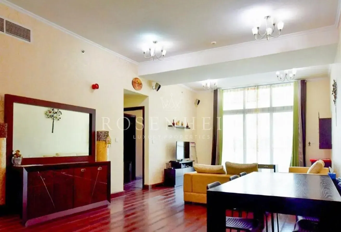 Upgraded Unit | Tenanted | Central Access | Modern