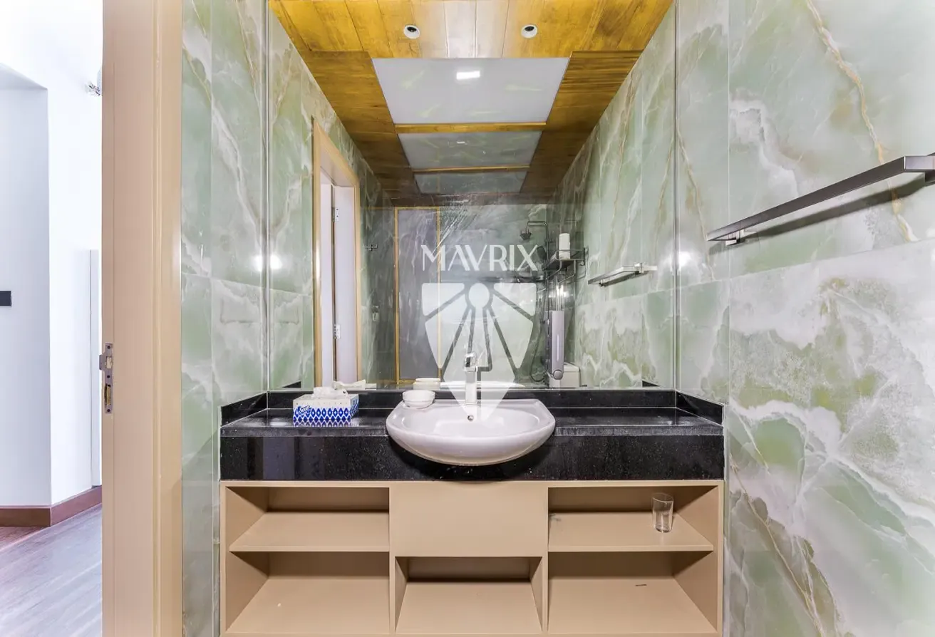 Prime Location | Vacant | Upgraded Apartment