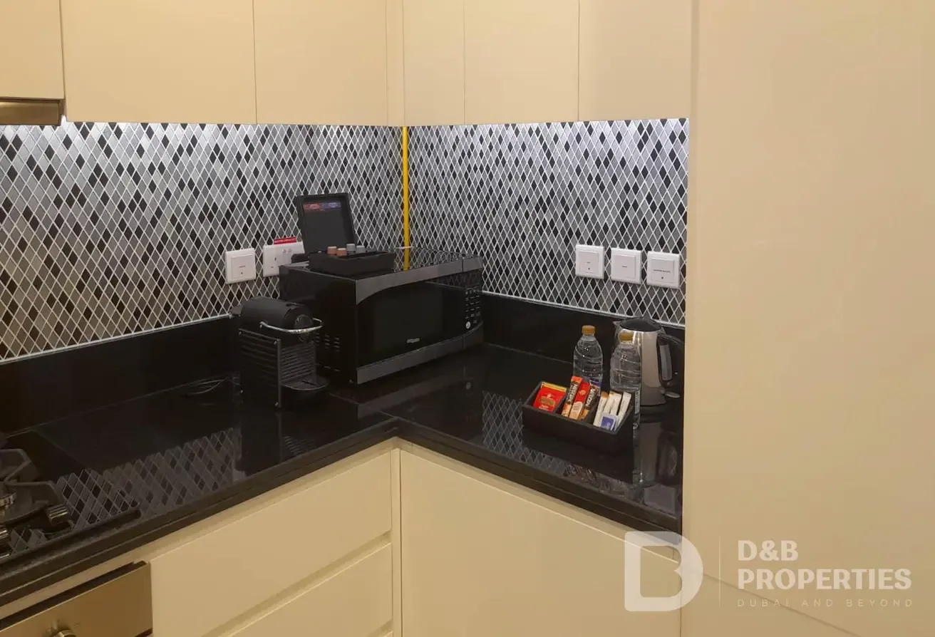 Spacious 1 Bedroom | High Floor | Vacant