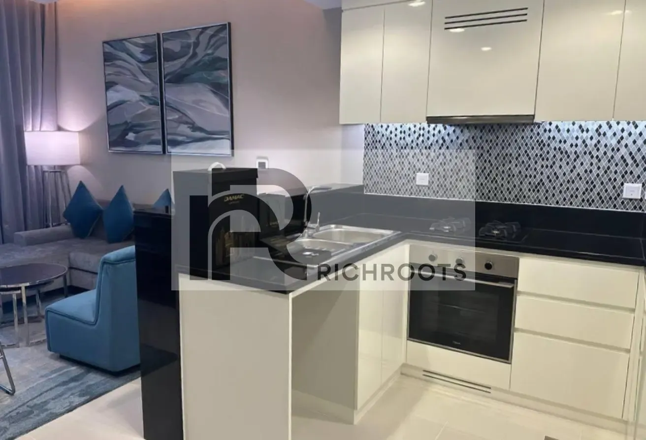 MODERN AND ULTRA-LUXURIOUS * PRIME LOCATION