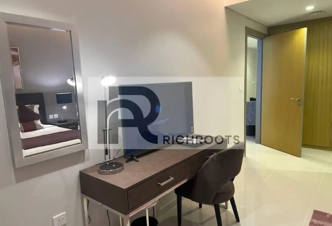 MODERN AND ULTRA-LUXURIOUS * PRIME LOCATION