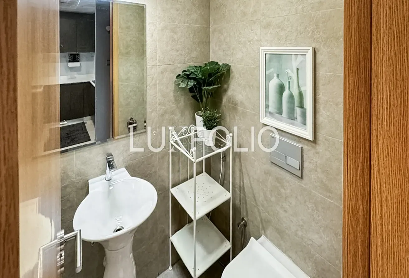 FULLY FURNISHED | POOL VIEW | VOT