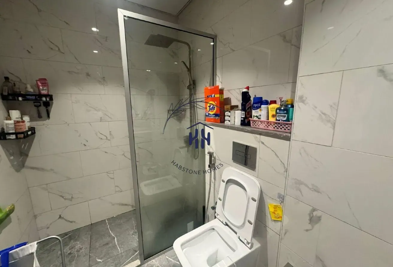MID FLOOR | FULLY UPGRADED | VACANT