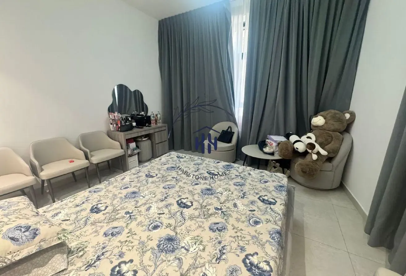 MID FLOOR | FULLY UPGRADED | VACANT