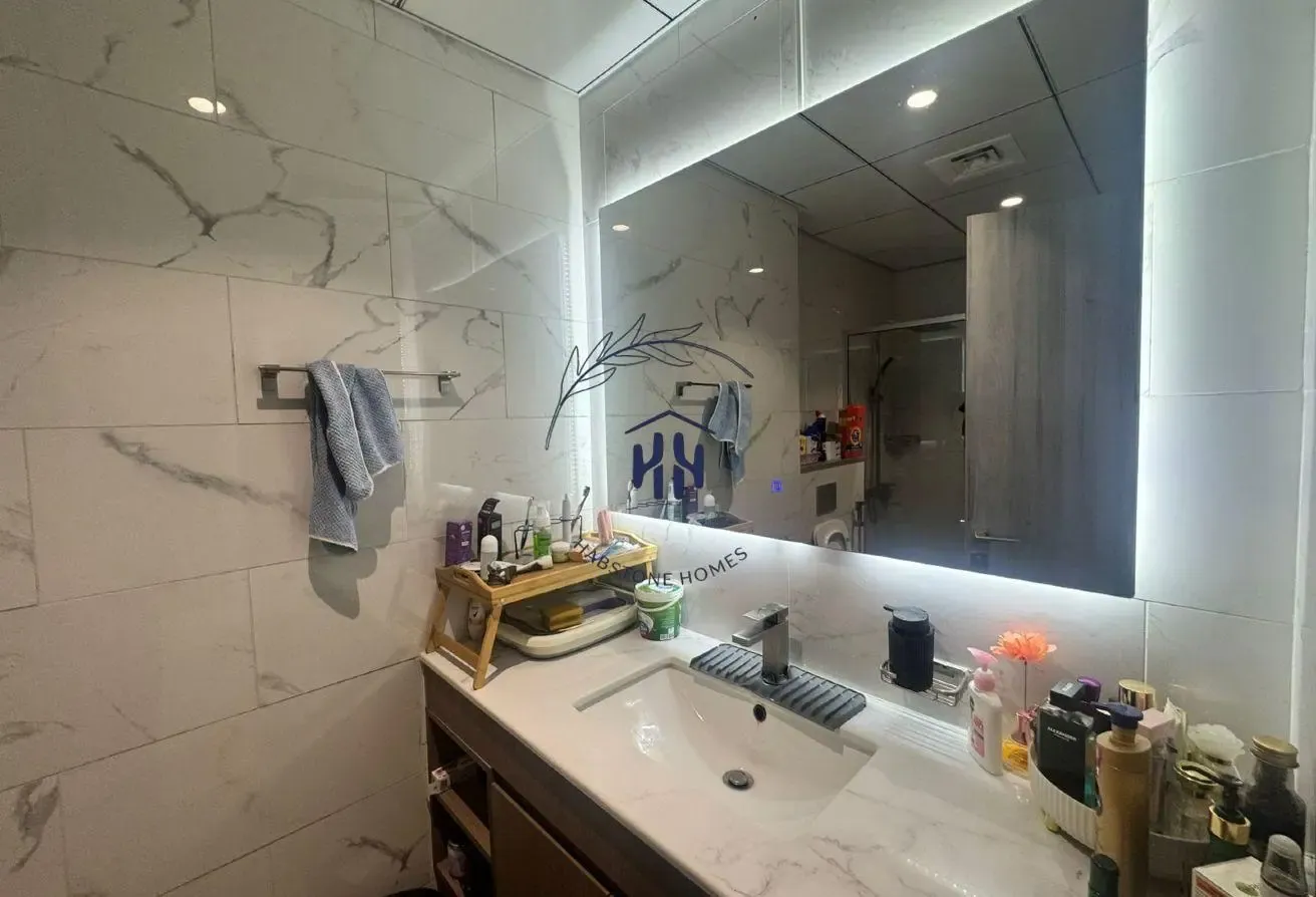 MID FLOOR | FULLY UPGRADED | VACANT