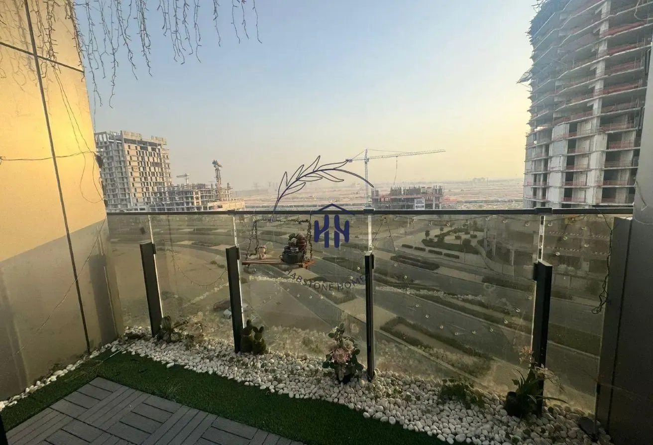 MID FLOOR | FULLY UPGRADED | VACANT