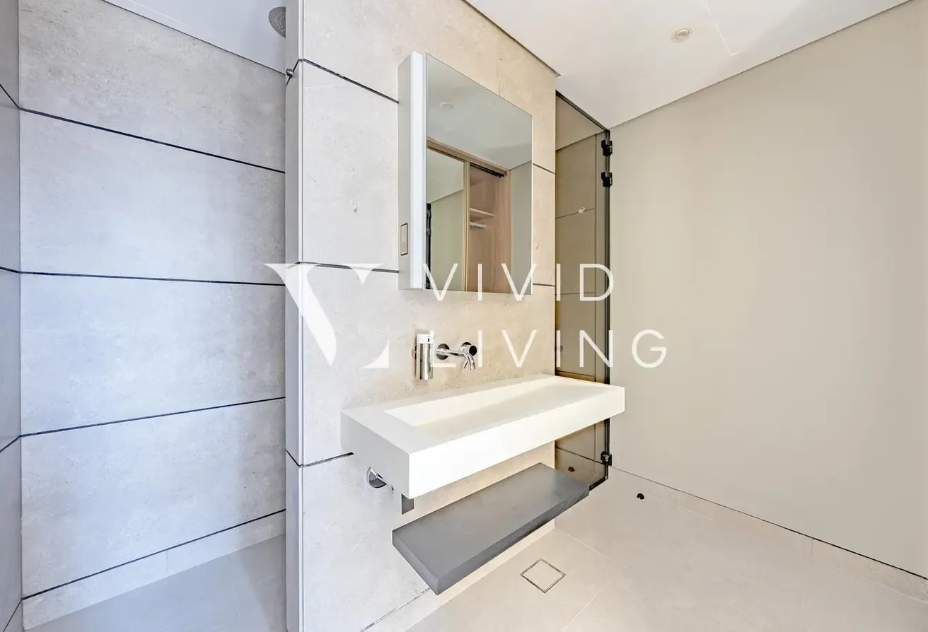Vacant | Pool View | Prime Location