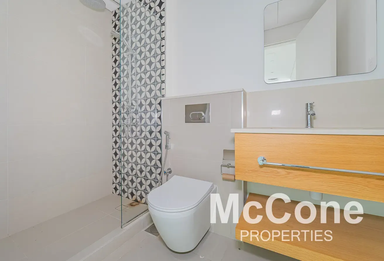 Corner Unit | Vastu  Compliance | Vacant