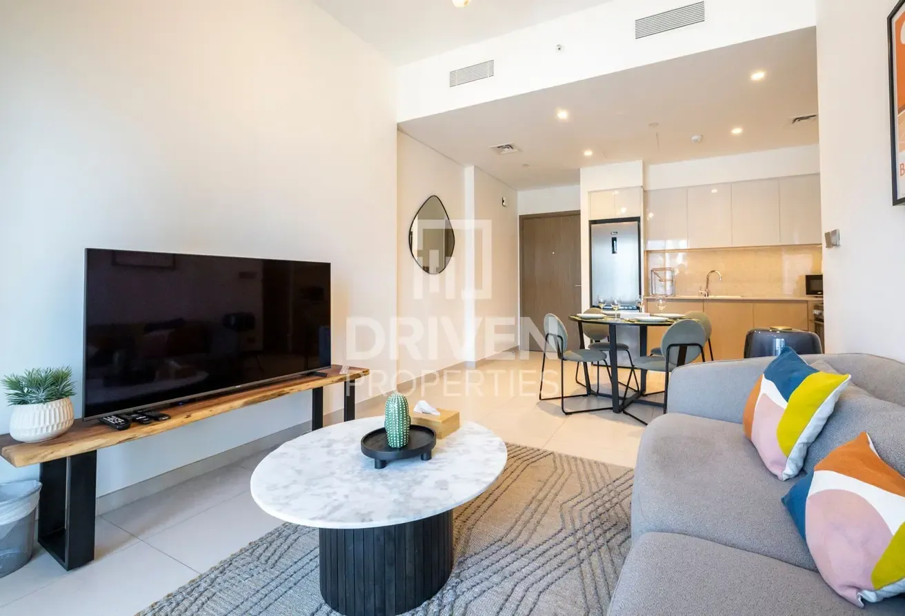 Mid Floor | Elegant Apartment | Great Location