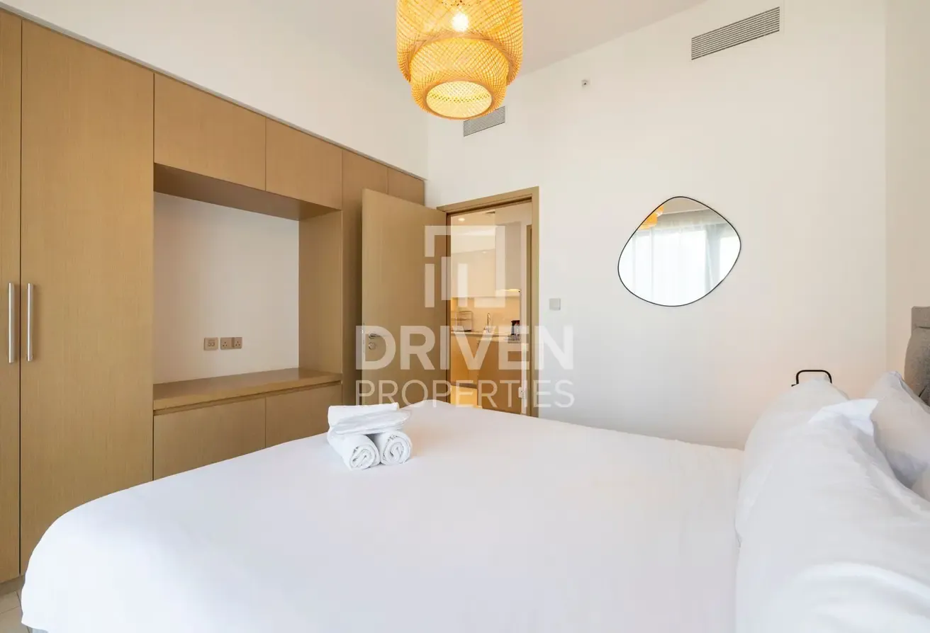 Mid Floor | Elegant Apartment | Great Location
