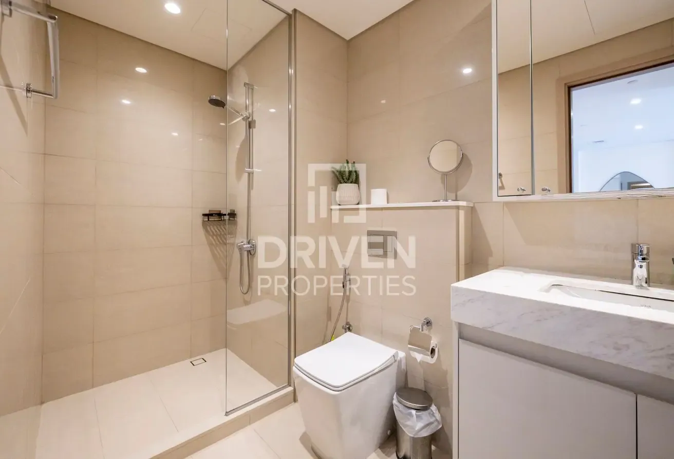Mid Floor | Elegant Apartment | Great Location
