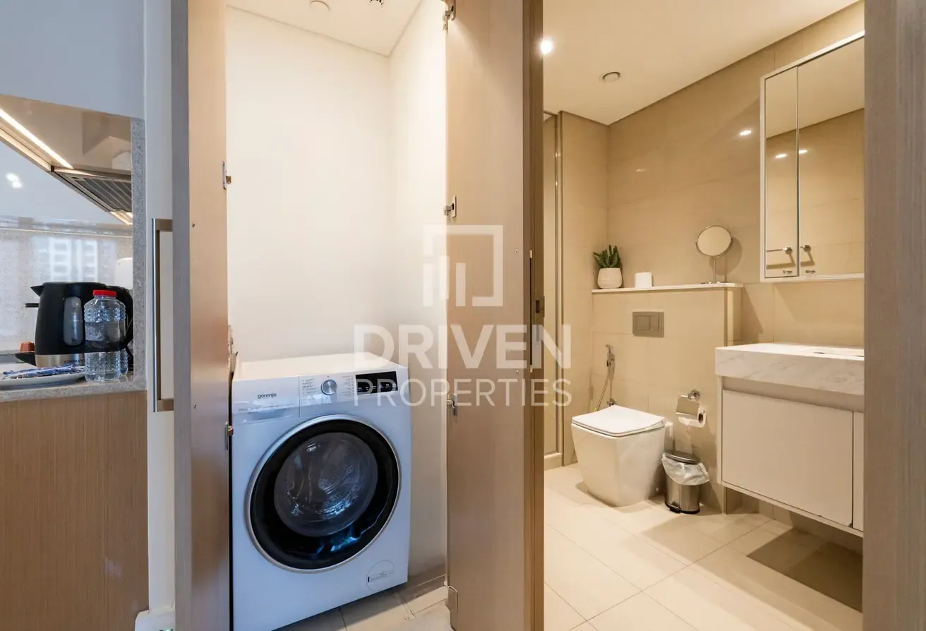 Mid Floor | Elegant Apartment | Great Location