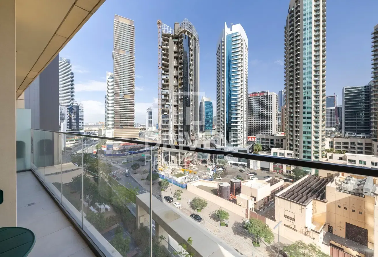 Mid Floor | Elegant Apartment | Great Location