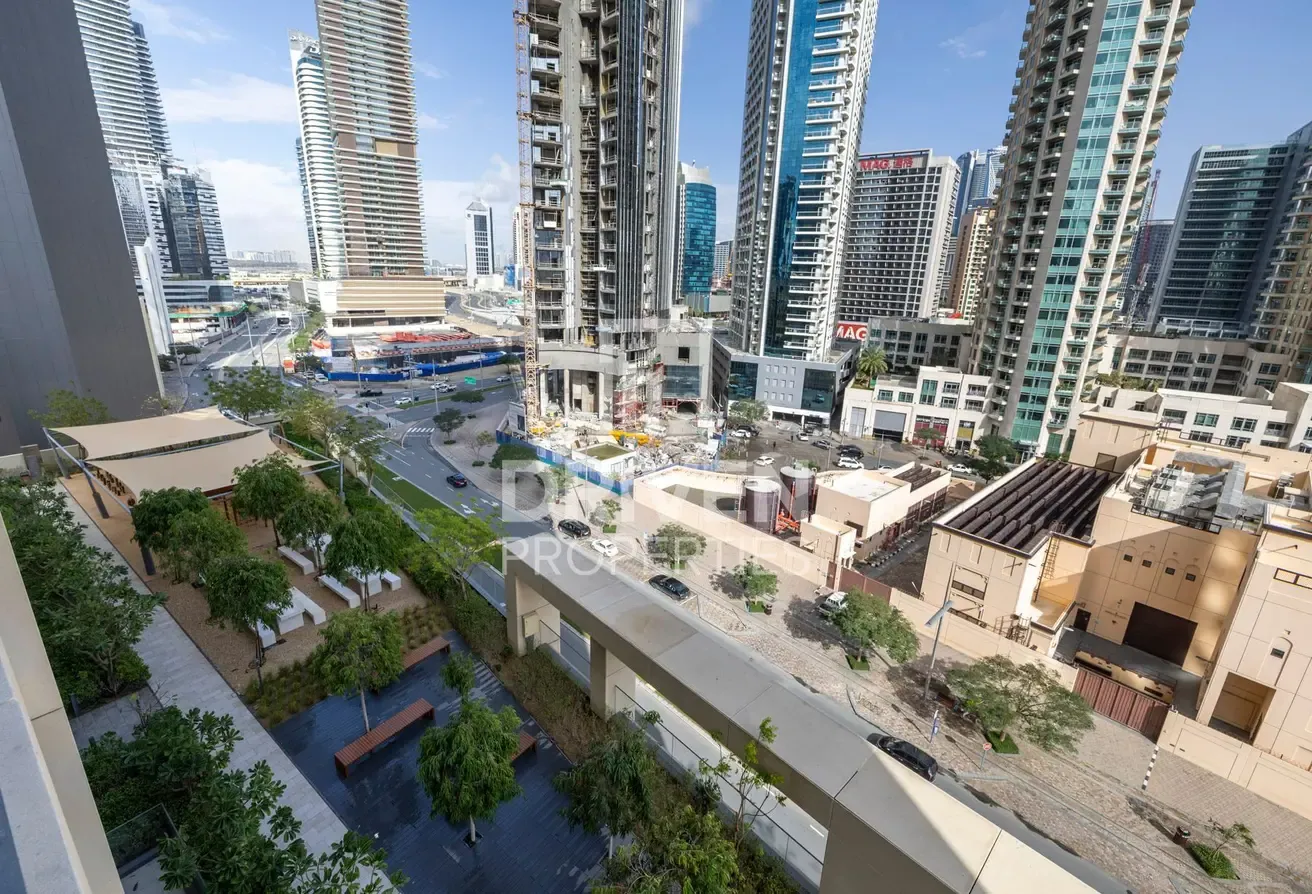 Mid Floor | Elegant Apartment | Great Location