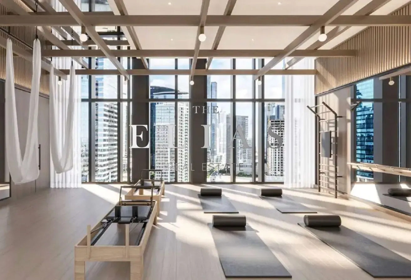 Elegant Apartment with Stunning Dubai Skyline View