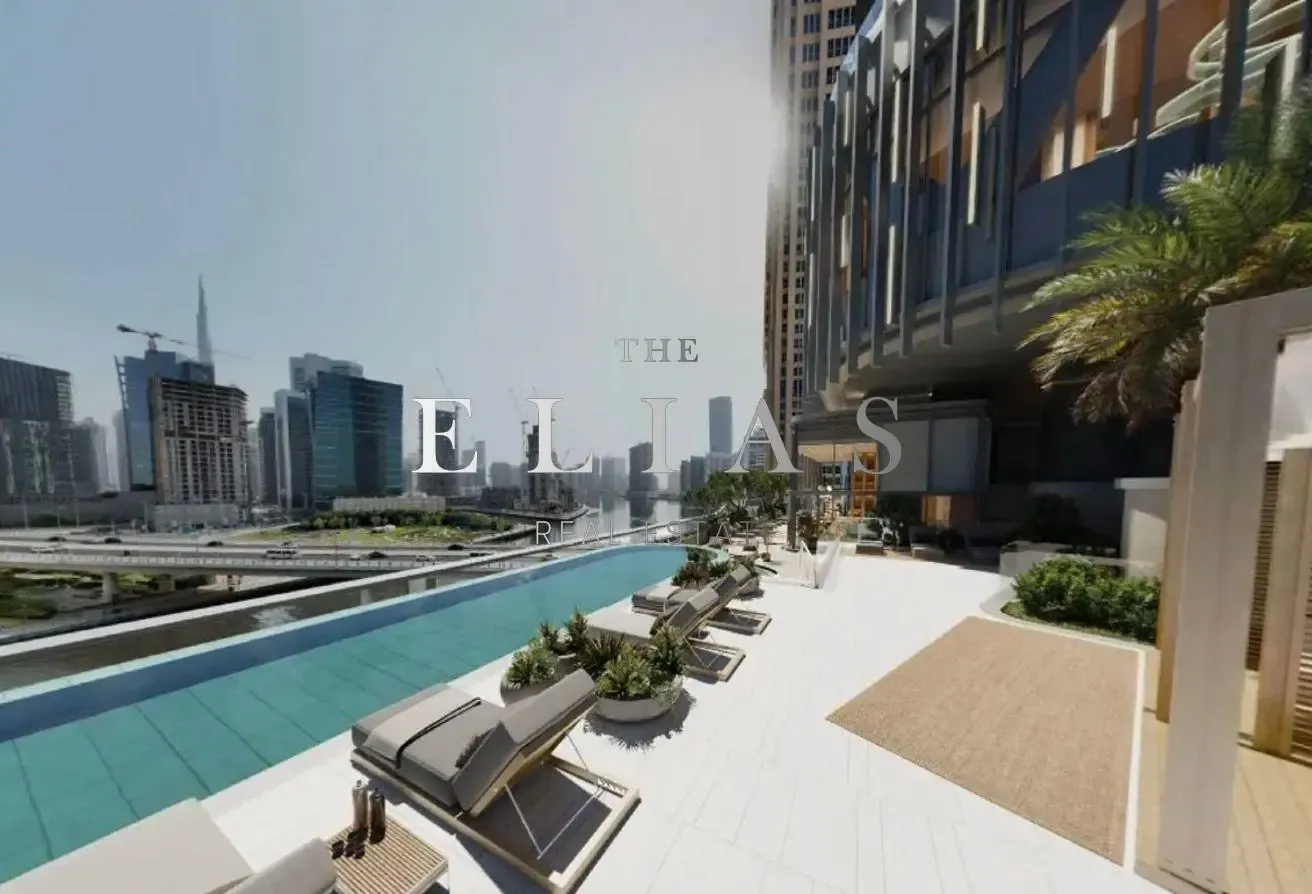 Elegant Apartment with Stunning Dubai Skyline View