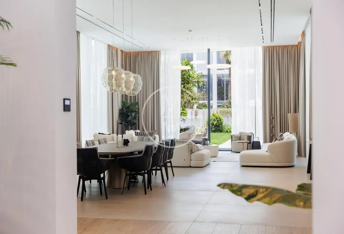 7 Bedroom | 27,000 Sq.ft | One of only 23