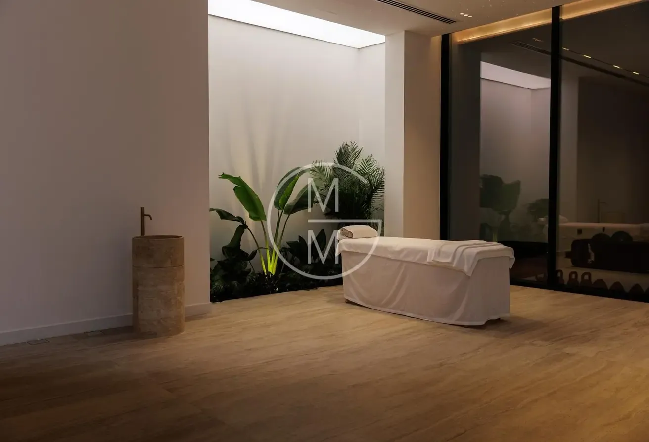 7 Bedroom | 27,000 Sq.ft | One of only 23