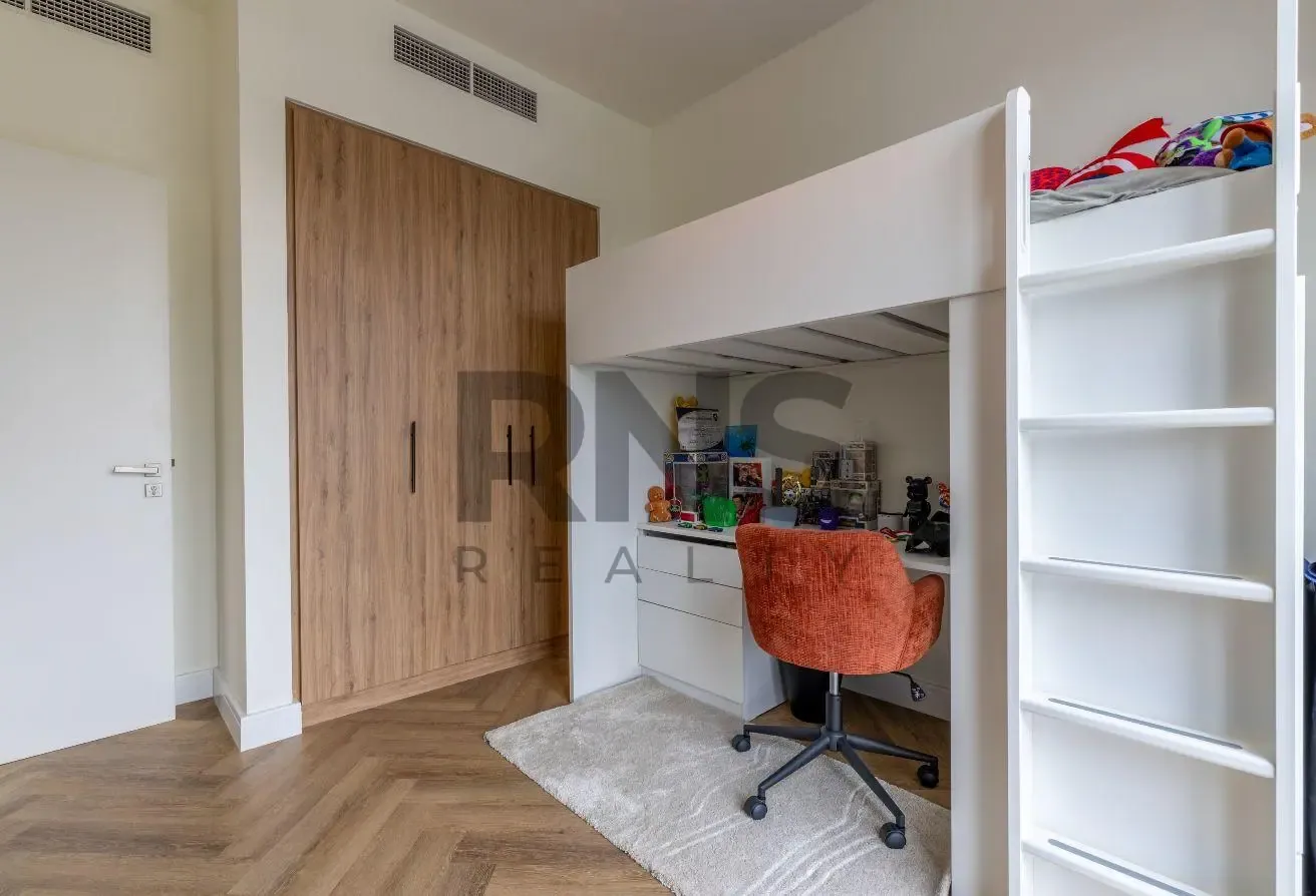 Upgraded Unit | Motivated Seller | Single Row | VO