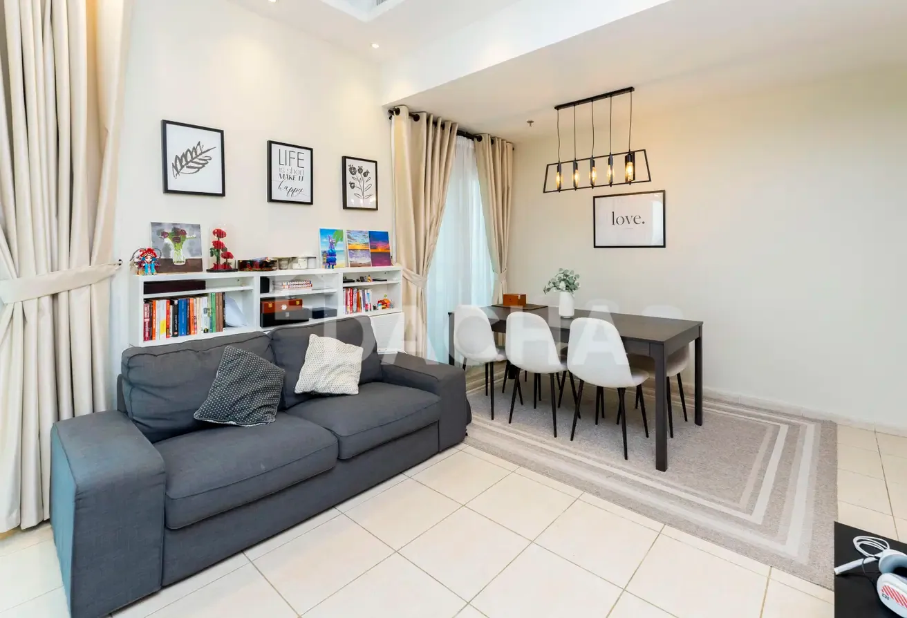 Top Floor I Corner I Upgrades  | Vacant in Nov