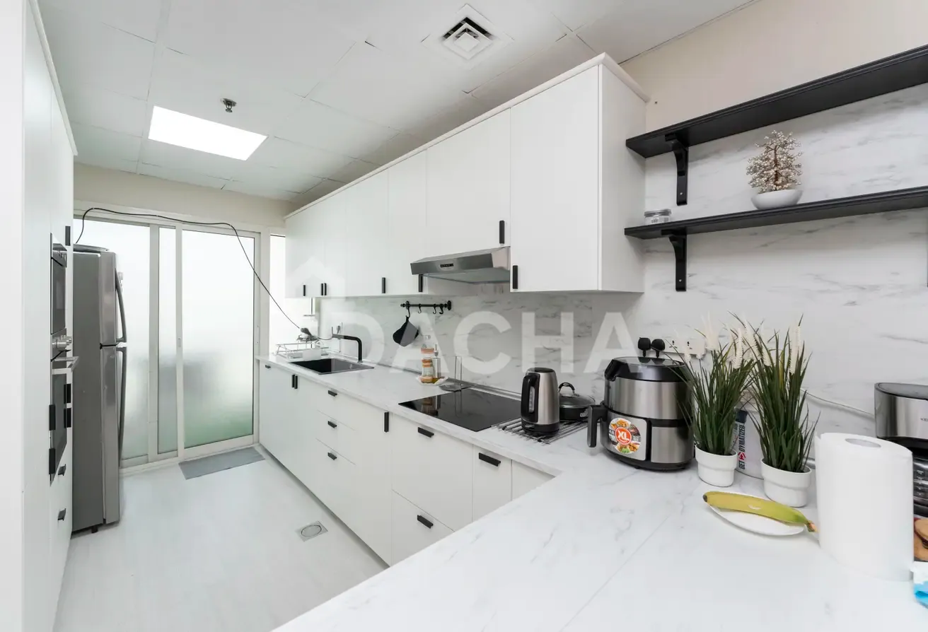 Top Floor I Corner I Upgrades  | Vacant in Nov