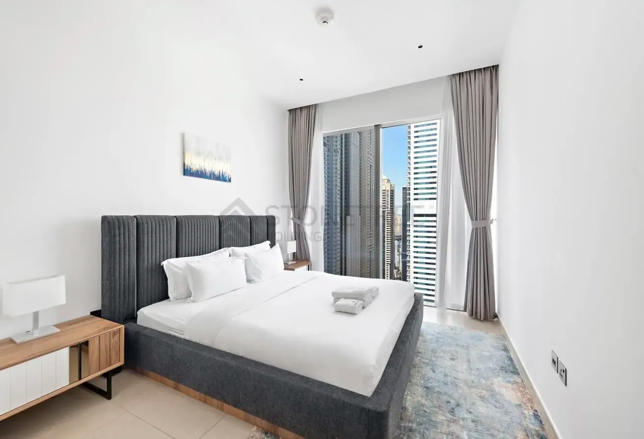 12 CHEQUES | Waterfront Living | High Floor