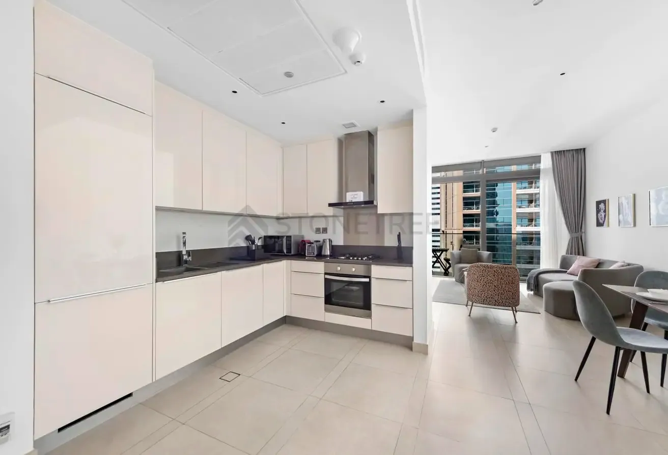 12 CHEQUES | Waterfront Living | High Floor