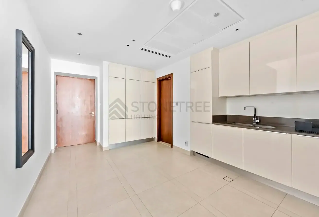 12 CHEQUES | Waterfront Living | High Floor