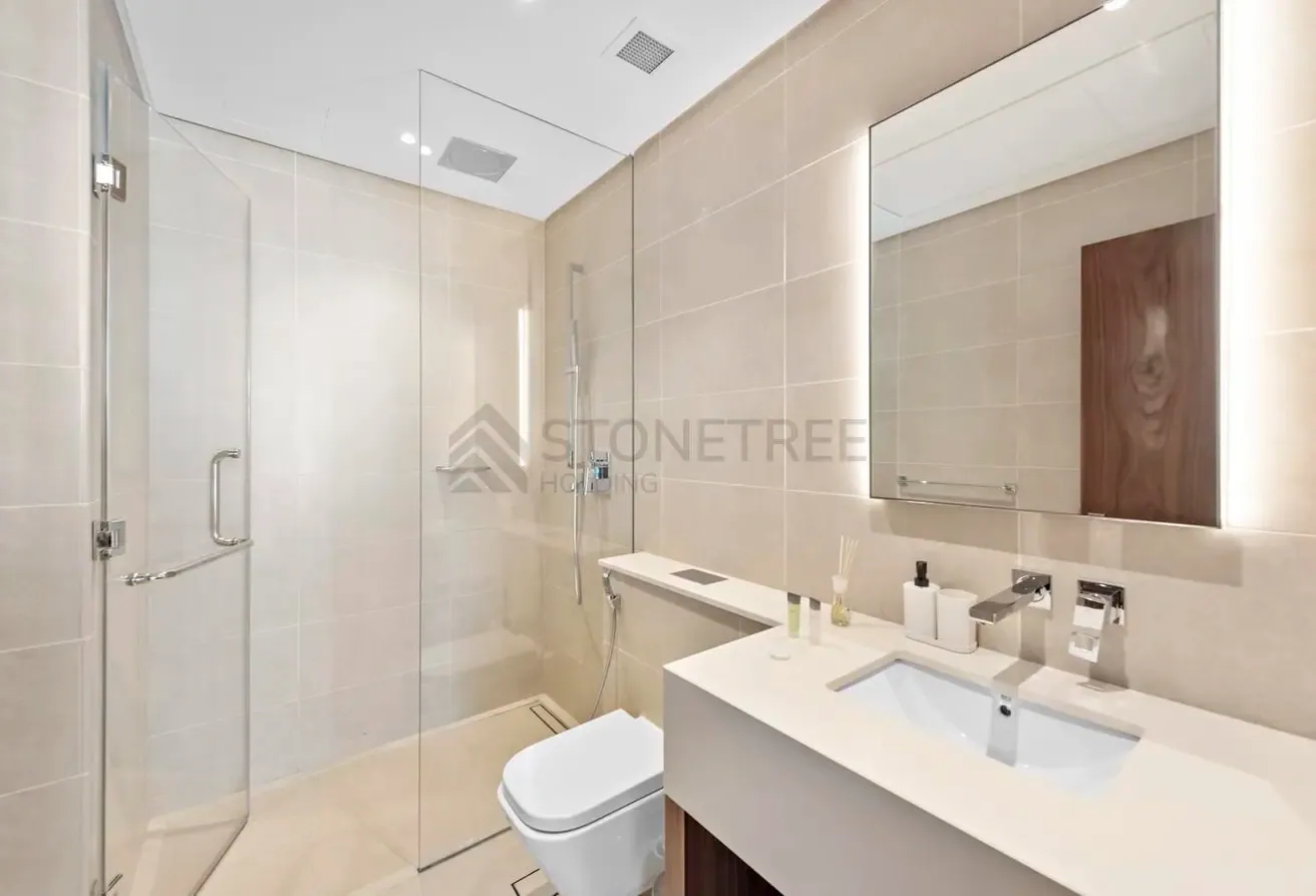 12 CHEQUES | Waterfront Living | High Floor