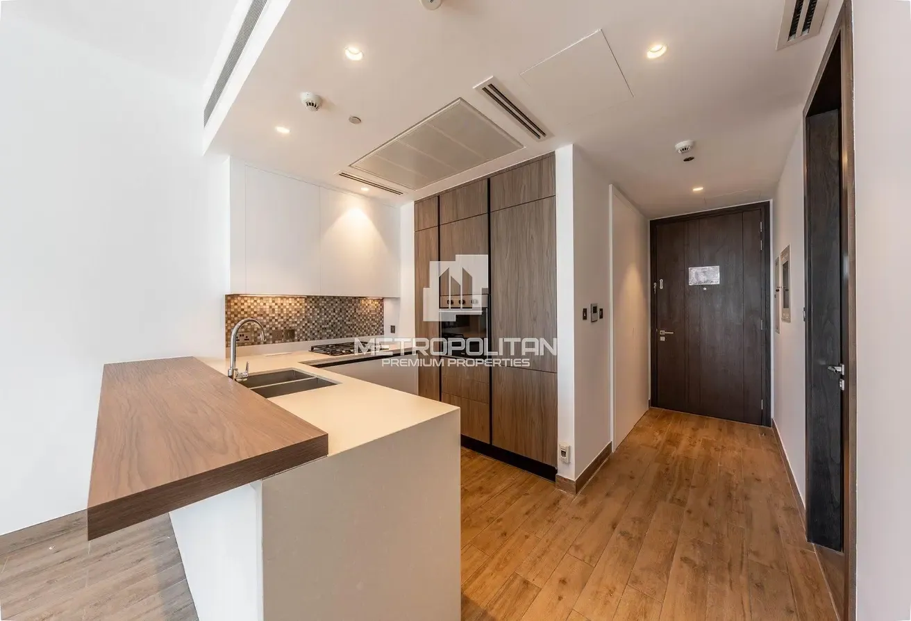 Elite Branded Living |Marina View |Generous Space