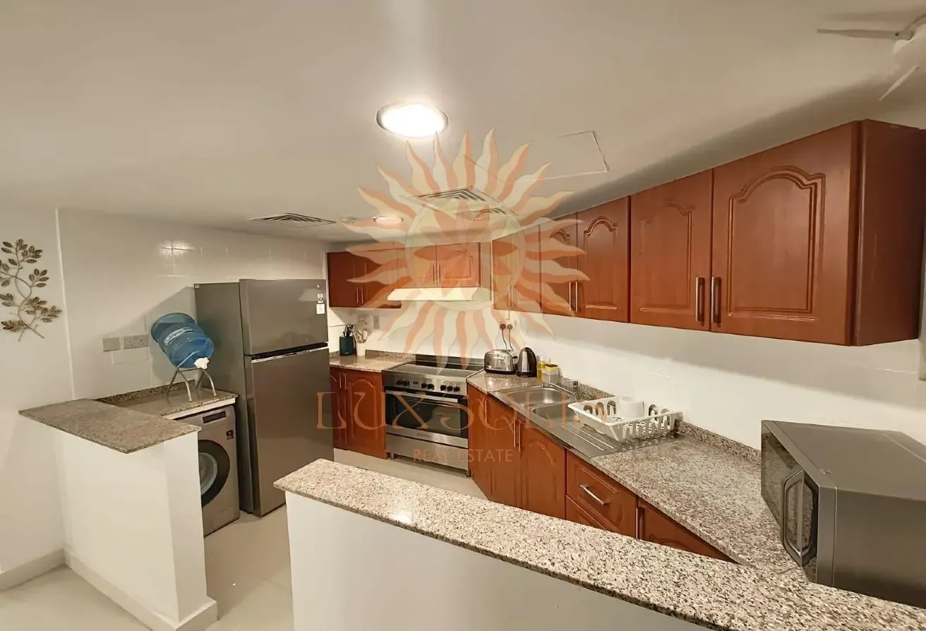 LOW-RISE BUILDING | FURNISHED | QUIET AREA