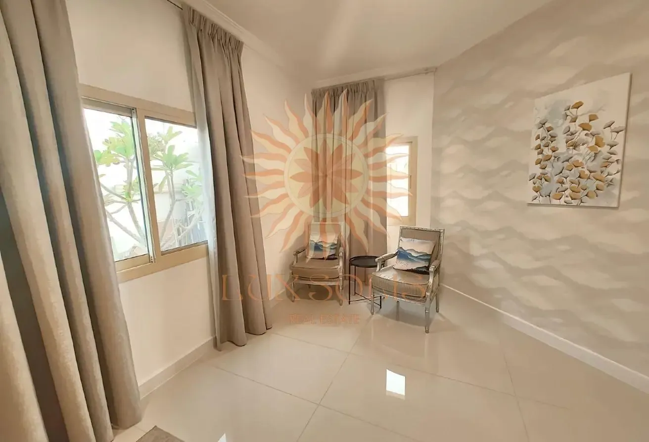 LOW-RISE BUILDING | FURNISHED | CALM AREA