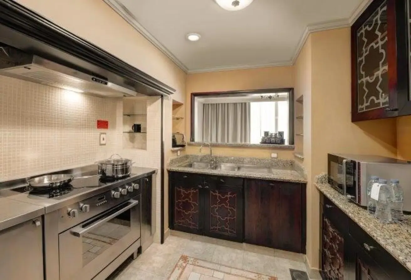 One Bedroom Suite & Fully Equipped Kitchen