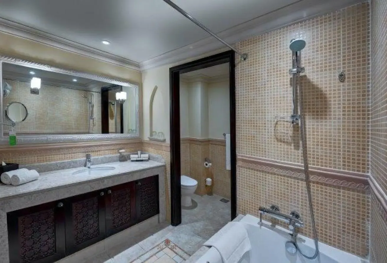 One Bedroom Suite & Fully Equipped Kitchen