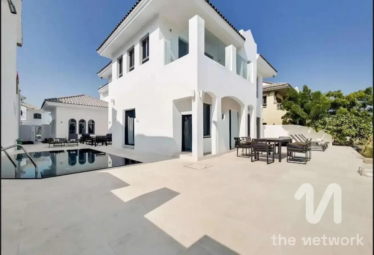 Upgraded 4BR Villa | Prime Palm Jumeirah Living