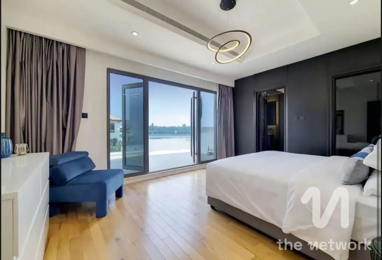 Upgraded 4BR Villa | Prime Palm Jumeirah Living